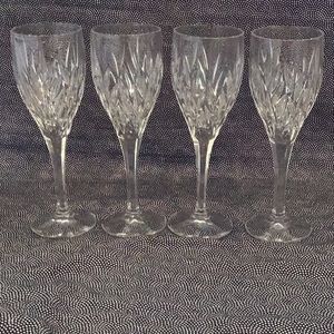 Star Blossom by Gorham Crystal. Set of 4 Wine Glasses.